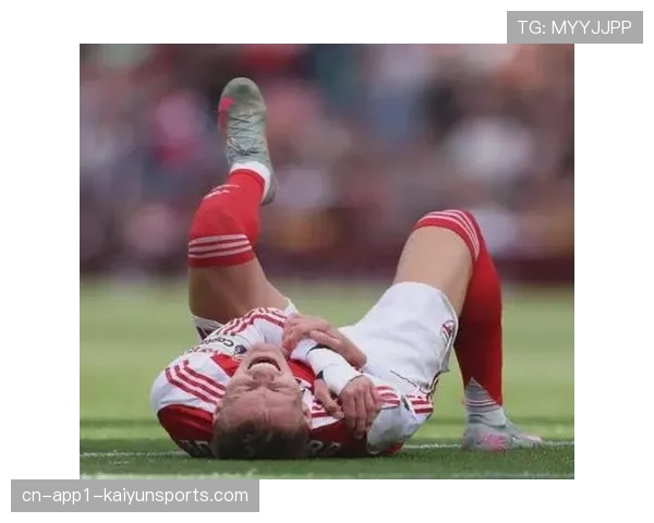 特写：萨卡罚失关键点球后，阿尔特塔场边安慰